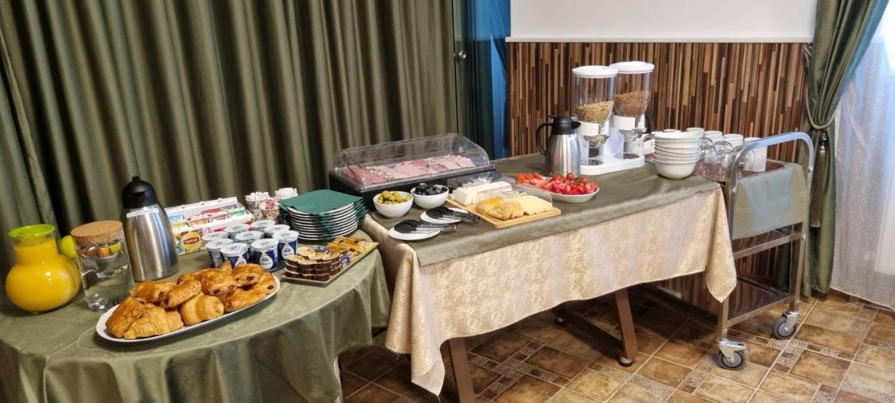 Royal Inn Busteni-Adults Only Zewnętrze zdjęcie